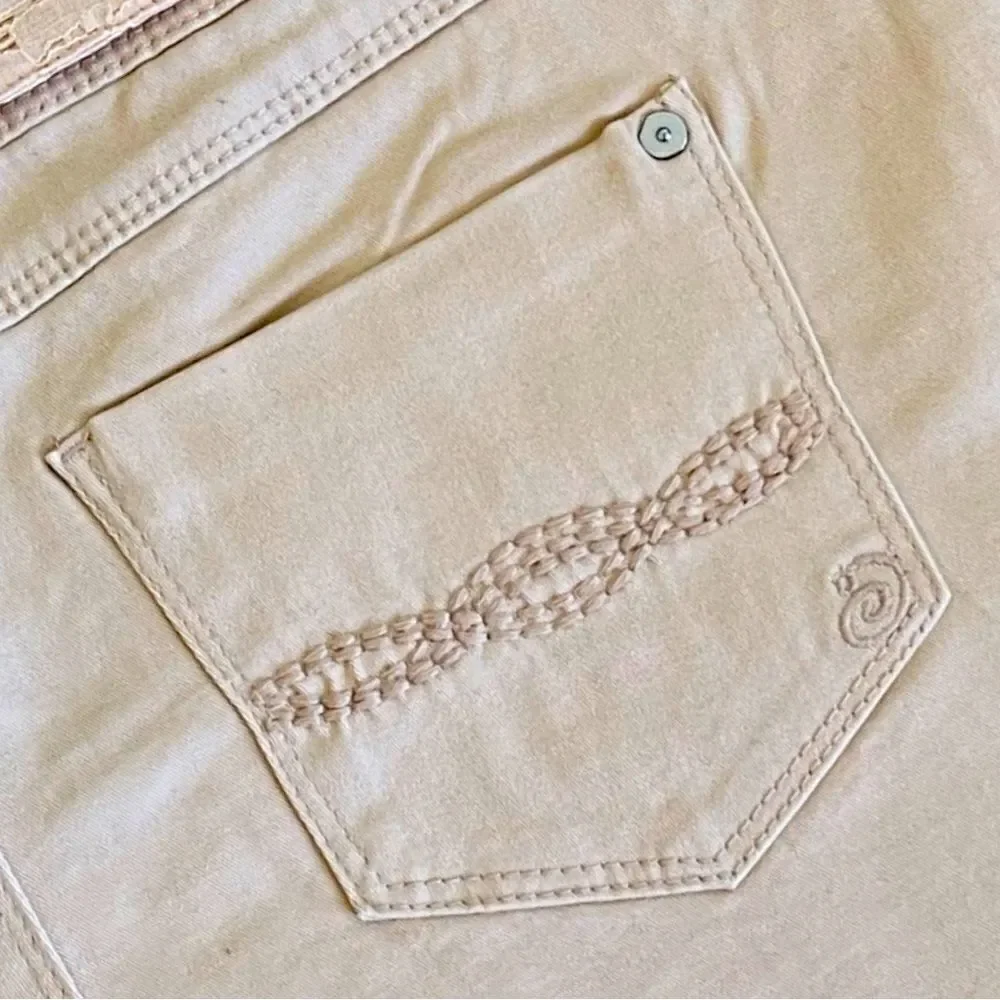 Indigo Rein Lace Belted Casual Shorts • Size 11 • NWT
